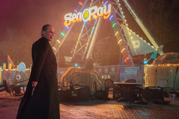 シャロン・ストーン「悪役を演じるのは快感！」『Mr.ノーバディ2』容赦ない女帝にフォーカスした特別映像公開