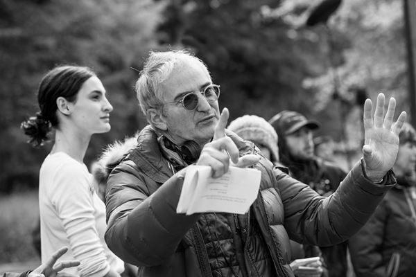 オリヴィエ・アサイヤス監督最新作『季節はこのまま』公開決定「これまでの作品のなかでも最もパーソナルで親密」