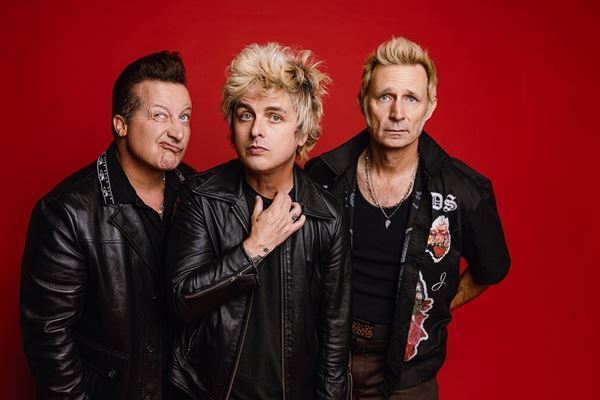 Green Day、新曲「Smash It Like Belushi 」と昨年発表したアルバム『Saviors』に新曲を追加したデラックス盤リリース　