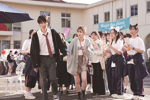 作間龍斗と山下美月が近距離で見つめ合うショットも『山田くんとLv999の恋をする』場面写真一挙公開