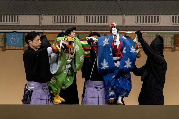 国立劇場12月文楽鑑賞教室が東京芸術劇場に初登場、『万才』『国性爺合戦』を上演。技芸員による解説にも注目を