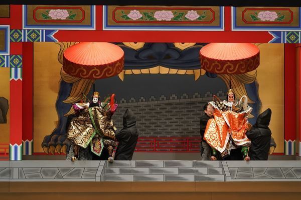 国立劇場12月文楽鑑賞教室が東京芸術劇場に初登場、『万才』『国性爺合戦』を上演。技芸員による解説にも注目を