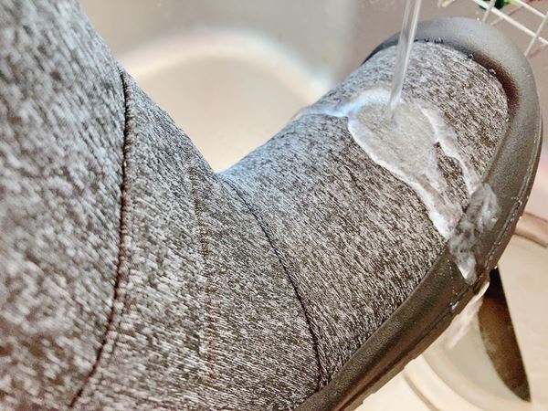 ワークマン、「男女兼用防寒ブーツ」は足だけコタツに入ってるみたい！　立ったまま履ける楽チン仕様