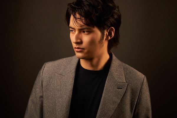 怪物だらけの世界―水上恒司の役者論「人とは違う狂った部分を持っていないとつまらない」