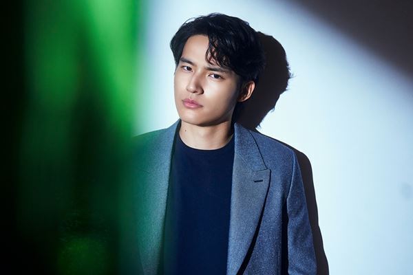 怪物だらけの世界―水上恒司の役者論「人とは違う狂った部分を持っていないとつまらない」