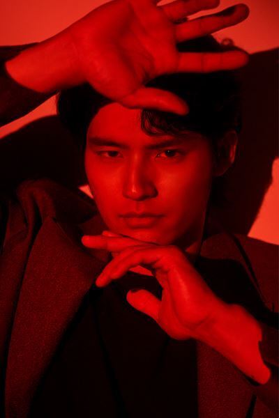 怪物だらけの世界―水上恒司の役者論「人とは違う狂った部分を持っていないとつまらない」