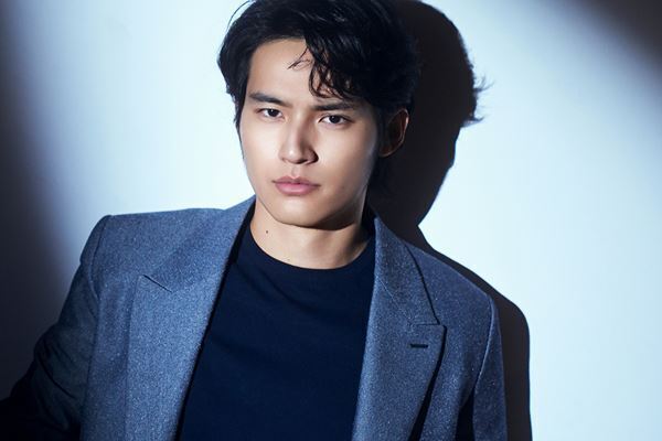 怪物だらけの世界―水上恒司の役者論「人とは違う狂った部分を持っていないとつまらない」