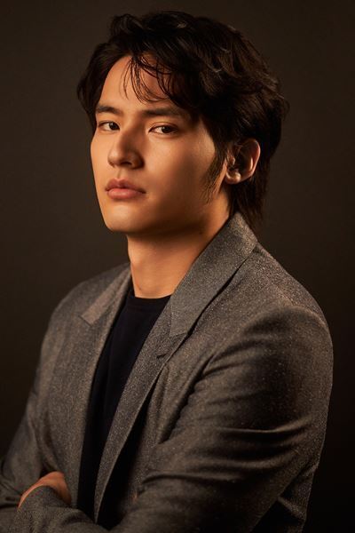 怪物だらけの世界―水上恒司の役者論「人とは違う狂った部分を持っていないとつまらない」