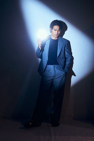 怪物だらけの世界―水上恒司の役者論「人とは違う狂った部分を持っていないとつまらない」