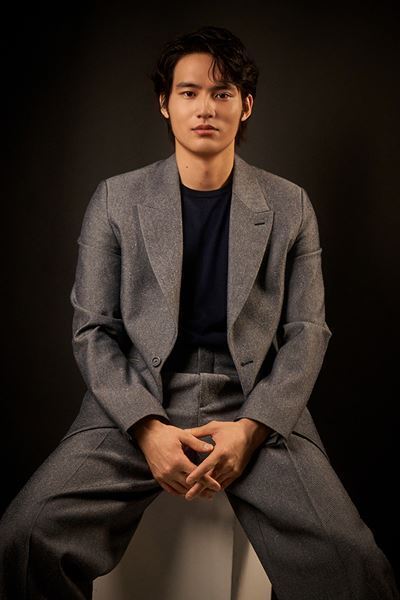 怪物だらけの世界―水上恒司の役者論「人とは違う狂った部分を持っていないとつまらない」