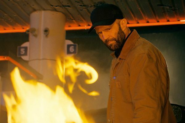 お正月はこれ！ 痛快！容赦なし！ ジェイソン・ステイサム『ビーキーパー』──【おとなの映画ガイド】