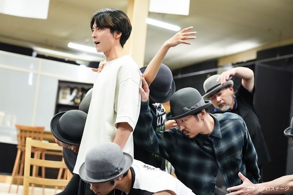 浦井健治×小池徹平W主演ミュージカル『ある男』稽古場レポート到着　主要キャストによる舞台挨拶の実施が決定