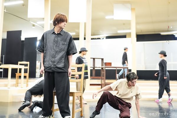 浦井健治×小池徹平W主演ミュージカル『ある男』稽古場レポート到着　主要キャストによる舞台挨拶の実施が決定