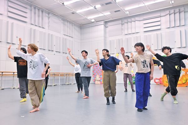 フォーサイス作品初挑戦の新国立劇場バレエ団渡邊峻郁、Co.山田うん『オバケッタ』で活躍の吉﨑裕哉が熱い対談を展開