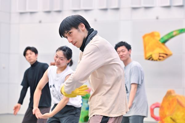 フォーサイス作品初挑戦の新国立劇場バレエ団渡邊峻郁、Co.山田うん『オバケッタ』で活躍の吉﨑裕哉が熱い対談を展開