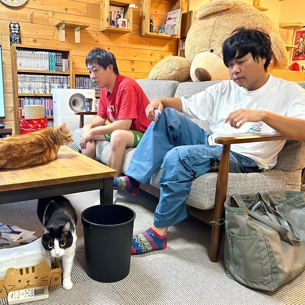 お笑いコンビ・さらば青春の光の所属事務所「ザ・森東」が社歌を配信リリース