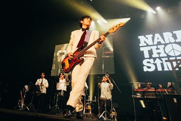 NARITA THOMAS SIMPSON、成⽥昭次の誕⽣⽇に前⽥耕陽＆⾼橋和也も登場！ 横浜でツアーファイナルを迎え「50年を⽬指して頑張っていく」