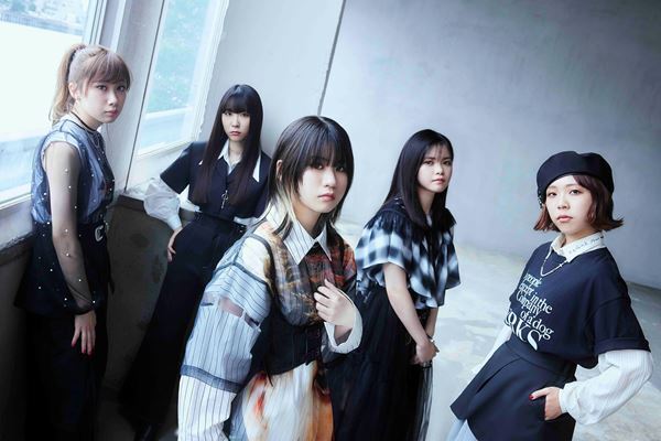 トゲナシトゲアリ、本日リリースの映像作品から「誰にもなれない私だから」ライブ映像公開