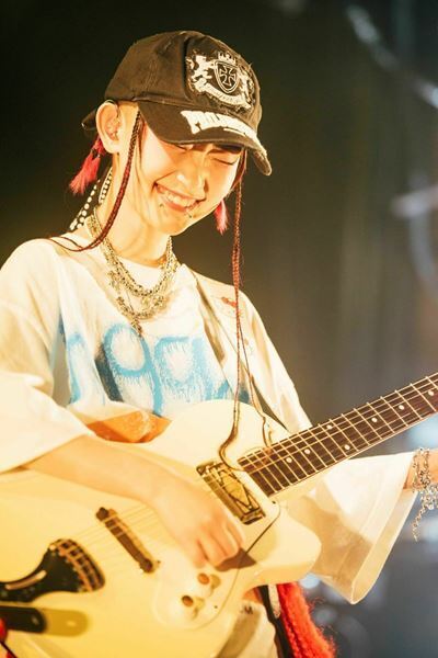 水曜日のカンパネラ・詩羽と崎山蒼志が一夜限りのセッションライブ開催　『〜映画「パリピ孔明 THE MOVIE」公開記念〜"again and again"リリース記念パーティー"』【オフィシャルレポート】