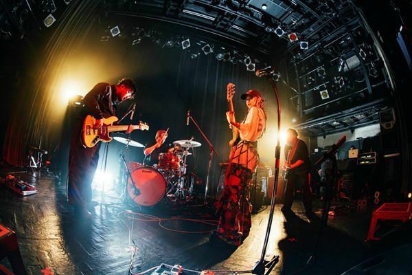 水曜日のカンパネラ・詩羽と崎山蒼志が一夜限りのセッションライブ開催　『〜映画「パリピ孔明 THE MOVIE」公開記念〜"again and again"リリース記念パーティー"』【オフィシャルレポート】