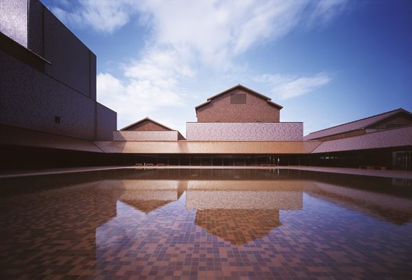 内藤廣、 西沢立衛、三分一博志、坂 茂、山口洋一郎が手掛けた“美術館建築”を紹介　『美術館建築―アートと建築が包み合うとき』茅ヶ崎市美術館で