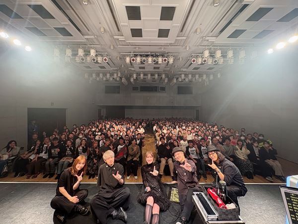 JUNNA、恒例の誕生日ライブ『純喫茶2025』開催　Quintet編成で魅せる新たな魅力「私がイルイミはみんな」【オフィシャルレポート】