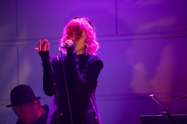 JUNNA、恒例の誕生日ライブ『純喫茶2025』開催　Quintet編成で魅せる新たな魅力「私がイルイミはみんな」【オフィシャルレポート】