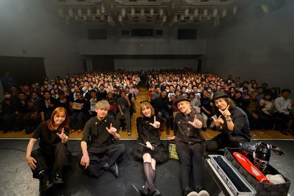 JUNNA、恒例の誕生日ライブ『純喫茶2025』開催　Quintet編成で魅せる新たな魅力「私がイルイミはみんな」【オフィシャルレポート】