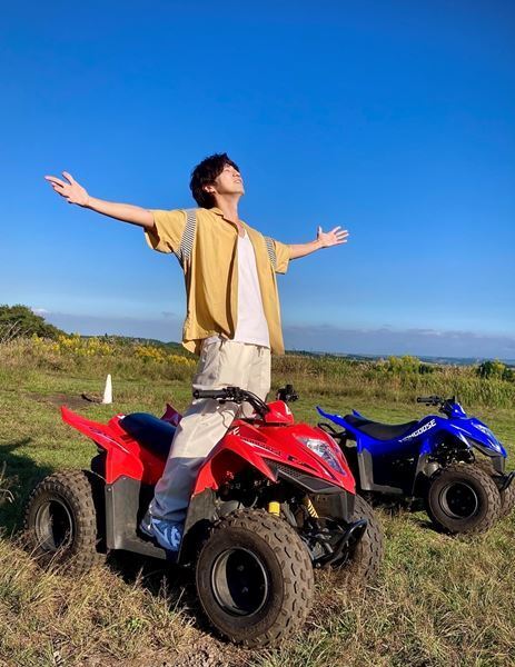 桐山漣が旅番組『遠くへ行きたい』に初出演！　熊本・阿蘇の大自然を満喫する場面写真＆インタビューが到着