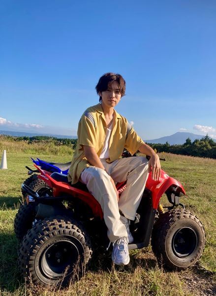 桐山漣が旅番組『遠くへ行きたい』に初出演！　熊本・阿蘇の大自然を満喫する場面写真＆インタビューが到着