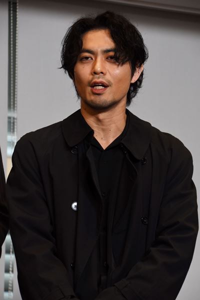 松岡充「デヴィット・ボウイが導いてくれた」　ミュージカル『LAZARUS』開幕