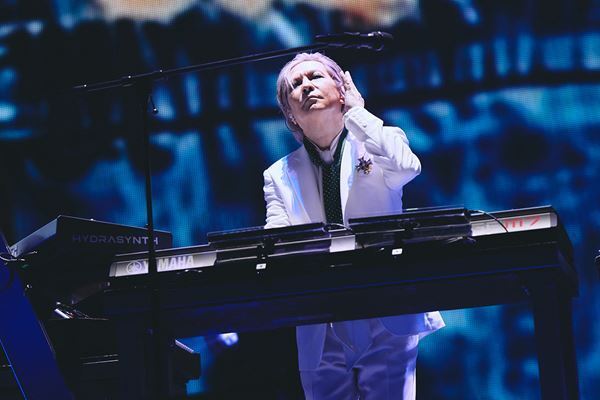 TM NETWORK、40周年ツアーファイナル『YONMARU+01』でさらなる革新へ【オフィシャルレポート】