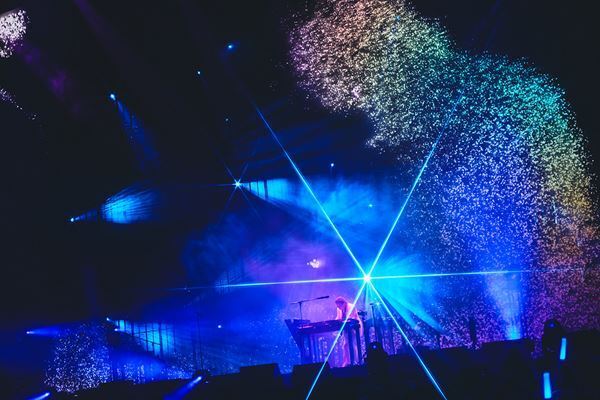 TM NETWORK、40周年ツアーファイナル『YONMARU+01』でさらなる革新へ【オフィシャルレポート】