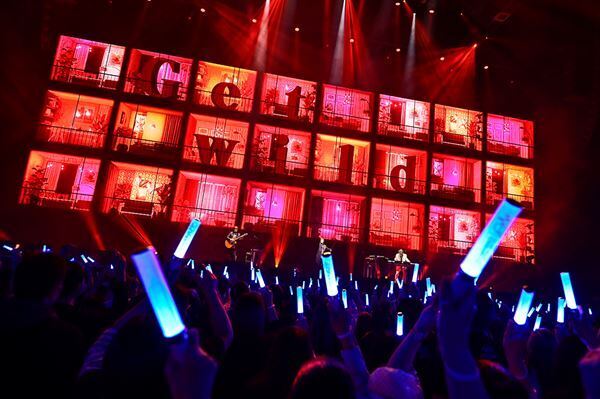 TM NETWORK、40周年ツアーファイナル『YONMARU+01』でさらなる革新へ【オフィシャルレポート】