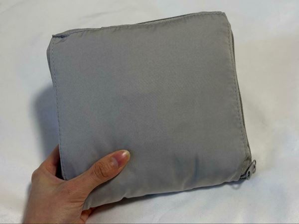 3COINS、折りたためるキャリーオンバッグが凄かった！　容量アップもできるすぐれもの