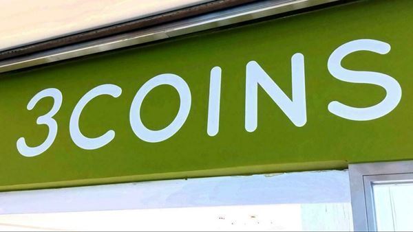 3COINS、折りたためるキャリーオンバッグが凄かった！　容量アップもできるすぐれもの