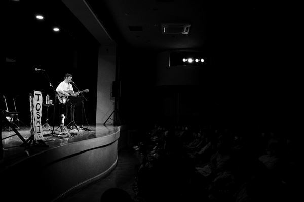 佐々木亮介主催×TOSHI-LOW『雷よ静かに轟け』 過去最多のセッション数となった第八夜をレポート