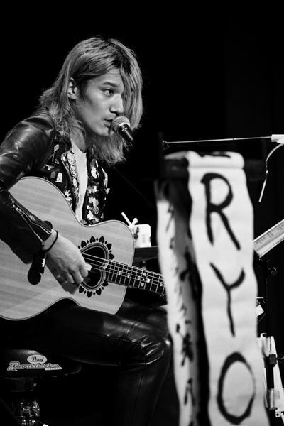 佐々木亮介主催×TOSHI-LOW『雷よ静かに轟け』 過去最多のセッション数となった第八夜をレポート