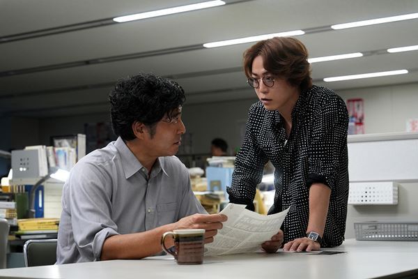 綾野剛、柴咲コウ、亀梨和也のコメントも！ 映画『でっちあげ』ふたつの特別映像が公開