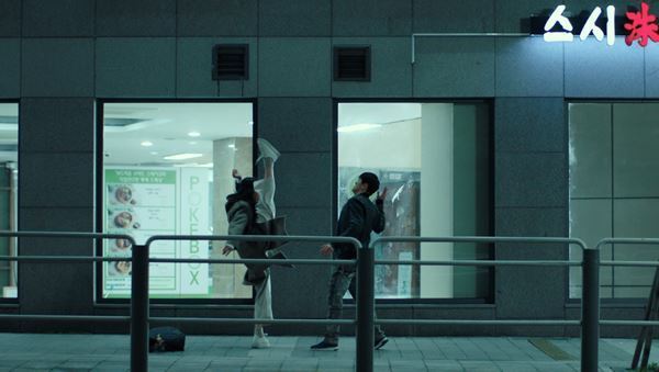 映画『勇敢な市民』監督が俳優陣の演技を絶賛！ 新たなアクションカットも公開