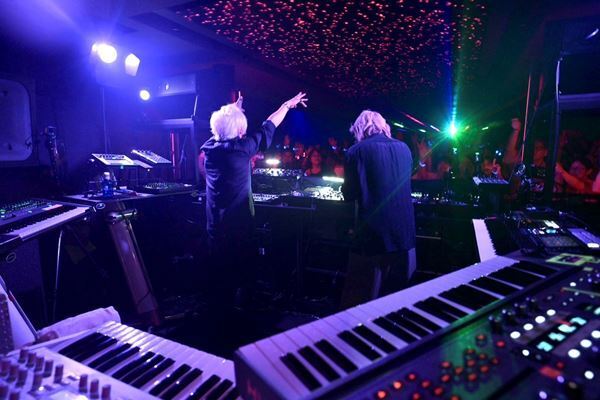 小室哲哉×浅倉大介によるPANDORA、EXCLUSIVE CLUB SET - GATEWAYが本日19時よりストリーミング配信スタート