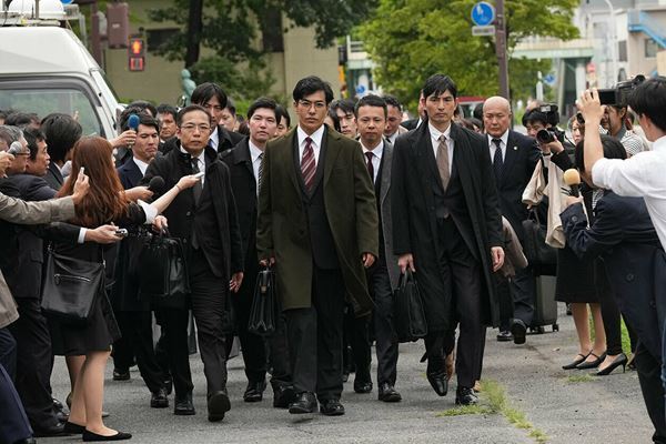 綾野剛×柴咲コウ×三池崇史監督『でっちあげ』──真実はホラーより怖い！ 【おとなの映画ガイド】