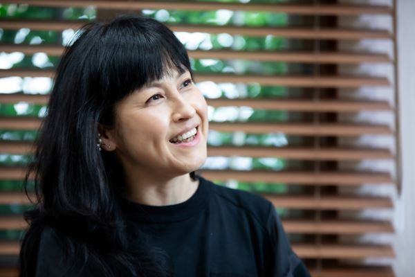 【インタビュー】岸谷香、プリプリを歌う！「あの時の自分が作った作品を、今やる意味があるなって」