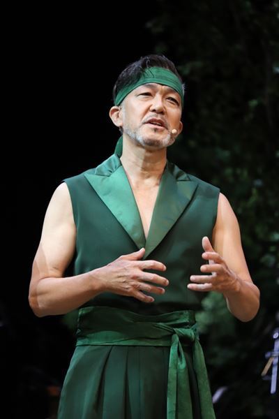 堂本光一×井上芳雄×ジョン・ケアード、新たな演劇体験を届ける『ナイツ・テイル』ARENA LIVE上演中！