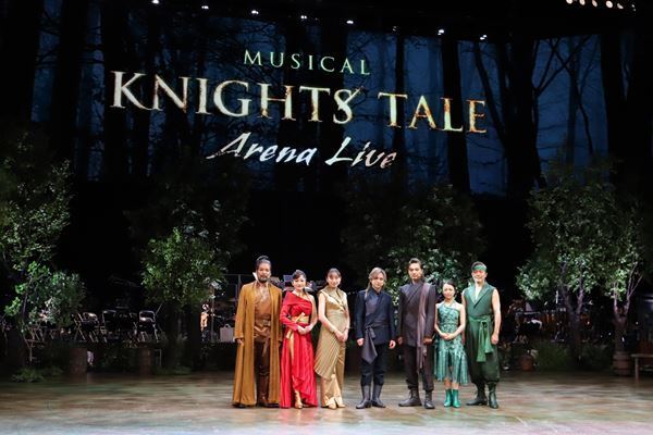 堂本光一×井上芳雄×ジョン・ケアード、新たな演劇体験を届ける『ナイツ・テイル』ARENA LIVE上演中！