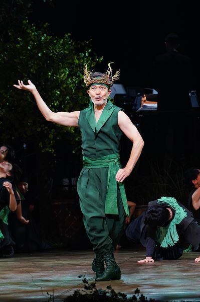 堂本光一×井上芳雄×ジョン・ケアード、新たな演劇体験を届ける『ナイツ・テイル』ARENA LIVE上演中！