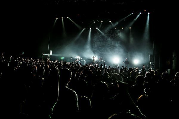 【ライブレポート】Rhythmic Toy World、所沢で2年目の『玩具大戦』開催 「すべてにリスペクトと感謝を。最高の時間にしようぜ！」豪華8組による熱演を完全レポート