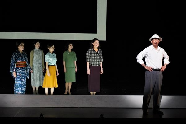 小津安二郎の記憶を舞台に。中井貴一主演、行定勲演出『先生の背中～ある映画監督の幻影的回想録～』が開幕