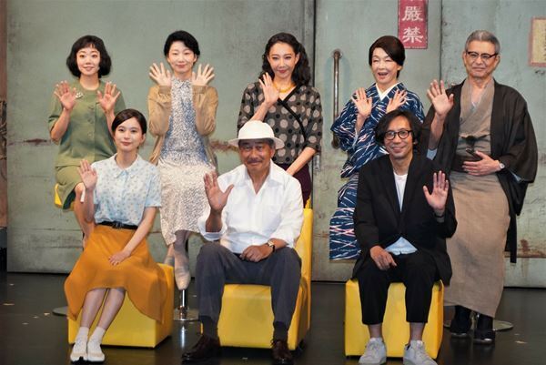 小津安二郎の記憶を舞台に。中井貴一主演、行定勲演出『先生の背中～ある映画監督の幻影的回想録～』が開幕
