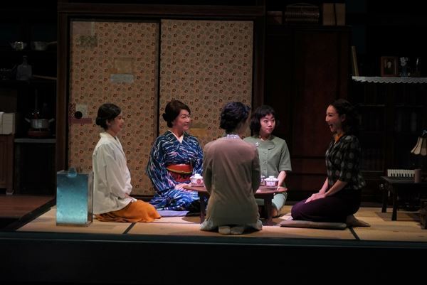 小津安二郎の記憶を舞台に。中井貴一主演、行定勲演出『先生の背中～ある映画監督の幻影的回想録～』が開幕